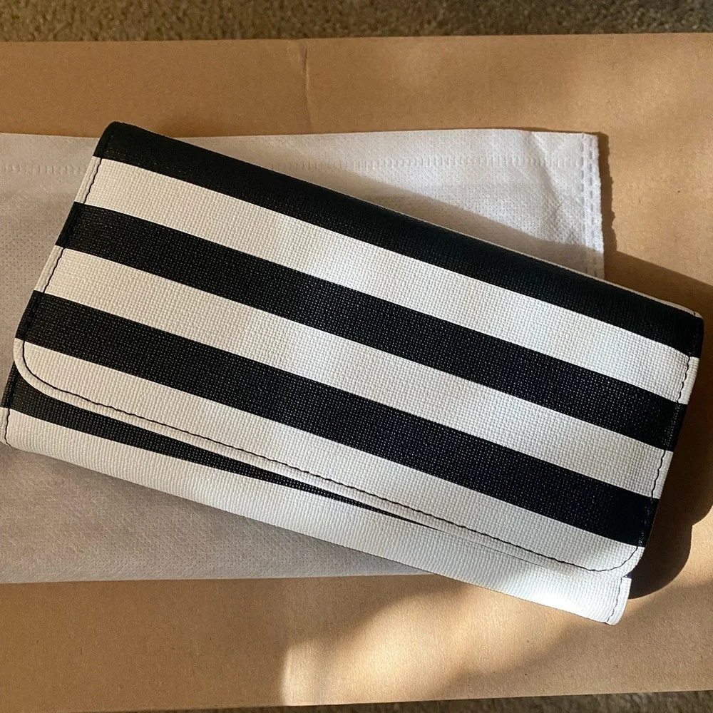 🤍🖤NWT!🖤🤍Kut from the Kloth Wallet - Picture 3 of 7